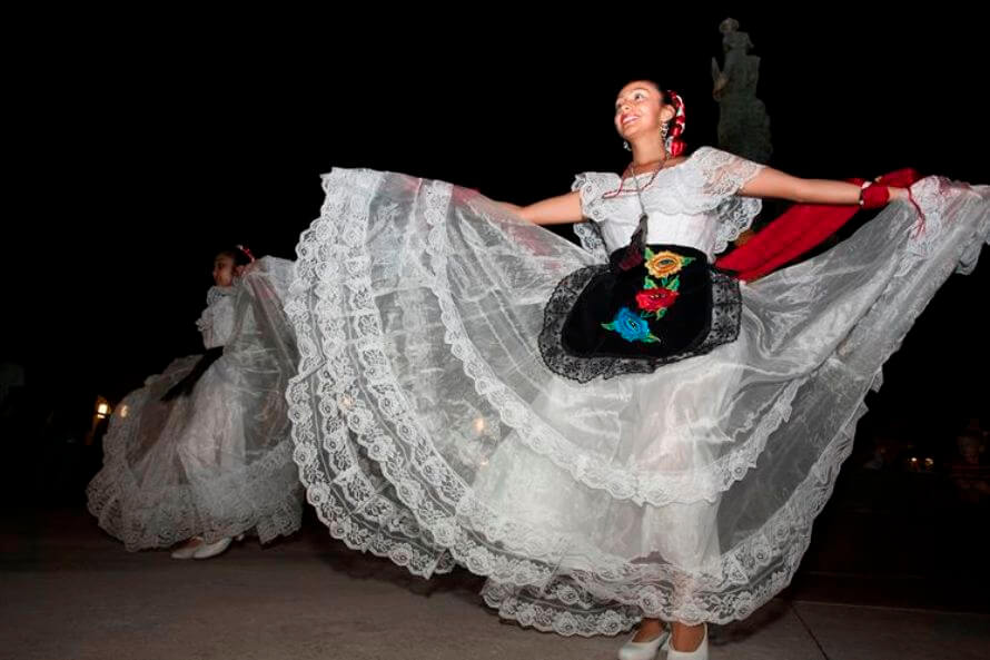 Платья в Чьяпа-де-Корсо, латиноамериканские девушки, vigiljournal.com