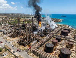 Венесуэла: пожар на НПЗ Кардон и нефтяная ловушка США